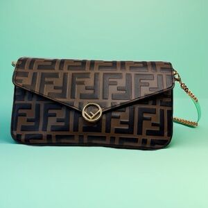 *AUTHENTIC* F is Fendi Envelope on Chain Zucca Embossed Leather clutch bag 🛍️